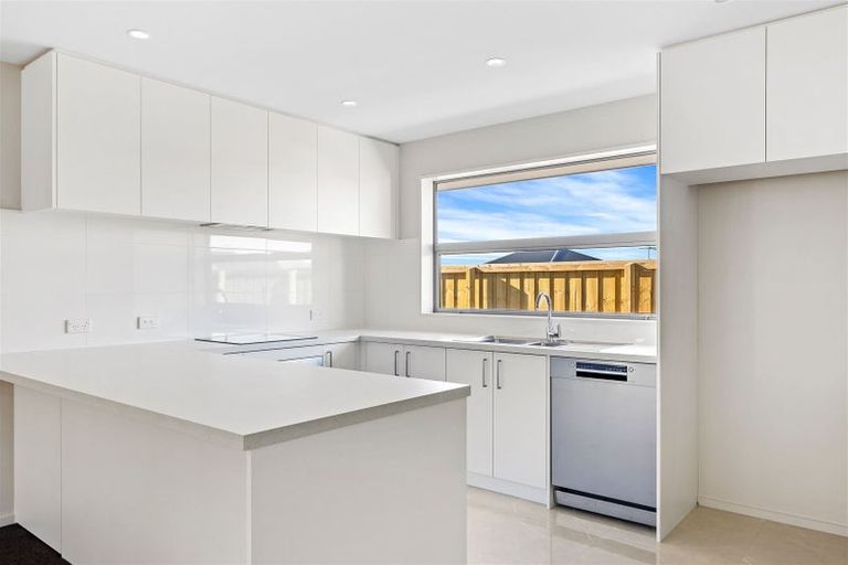 Photo of property in 16 Stackwood Avenue, Woodend, 7610