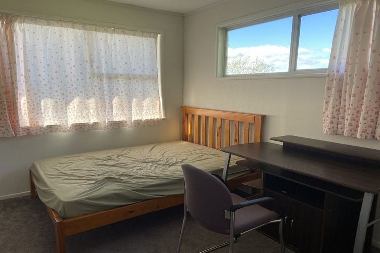 Photo of property in 21 Castleford Street, Green Bay, Auckland, 0604