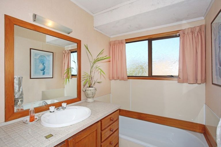 Photo of property in 5 Redmount Place, Red Hill, Papakura, 2110