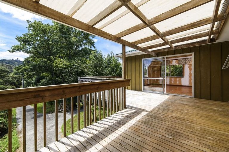 Photo of property in 46 Mountain Road, Henderson Valley, Auckland, 0612