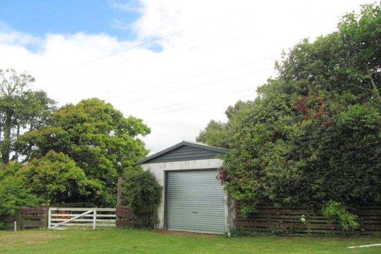 Photo of property in 79 Razorback Road, Bombay, 2675