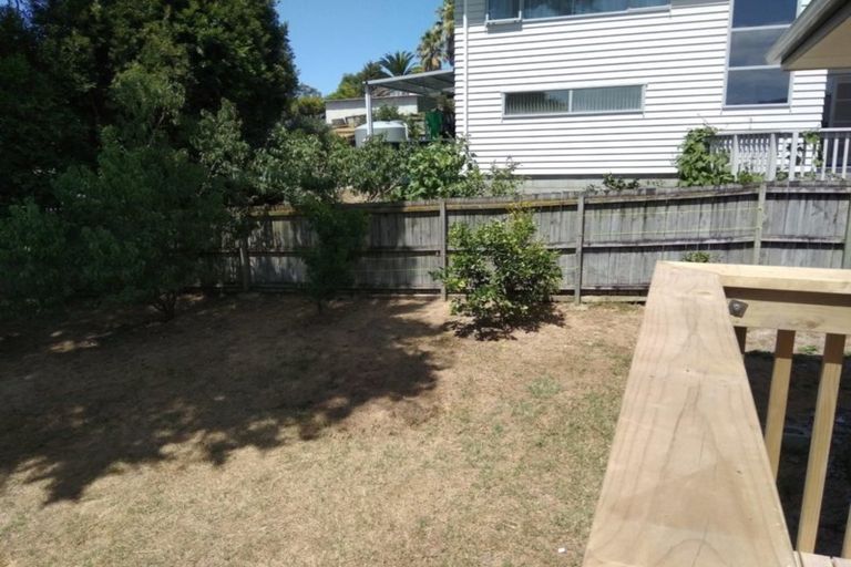 Photo of property in 2/21a Ludlow Terrace, Totara Vale, Auckland, 0627