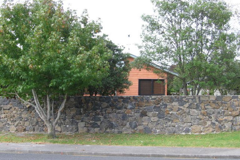 Photo of property in 100d Godley Road, Green Bay, Auckland, 0604