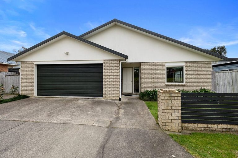 Photo of property in 24 Moulton Street, Moturoa, New Plymouth, 4310