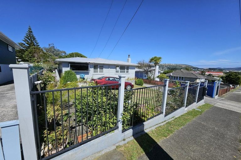 Photo of property in 88 Castor Crescent, Cannons Creek, Porirua, 5024