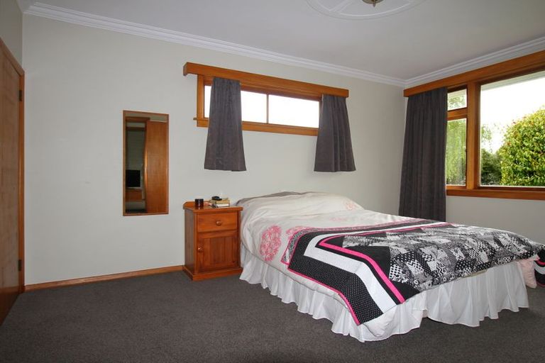 Photo of property in 8 Winston Avenue, Hokowhitu, Palmerston North, 4410