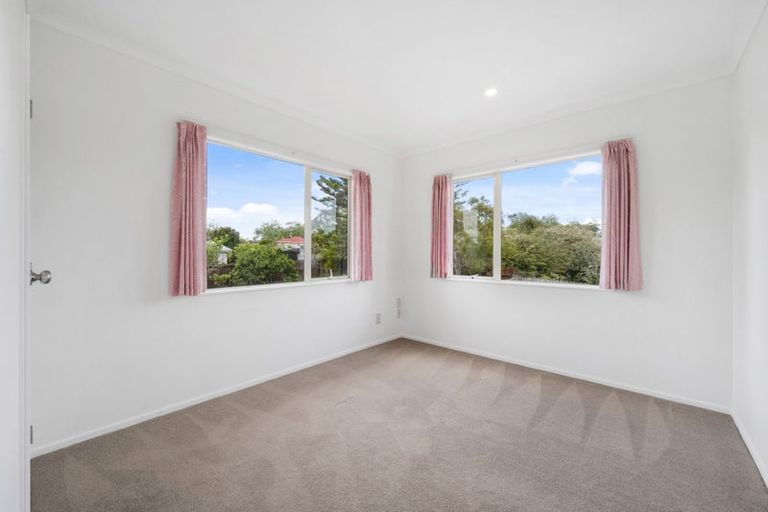 Photo of property in 23a Margan Avenue, New Lynn, Auckland, 0600