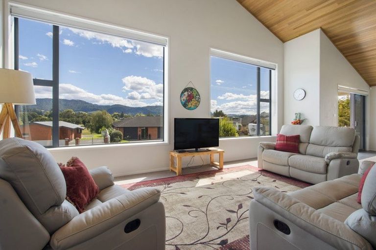 Photo of property in 28 Noble Johnston Drive, Katikati, 3129