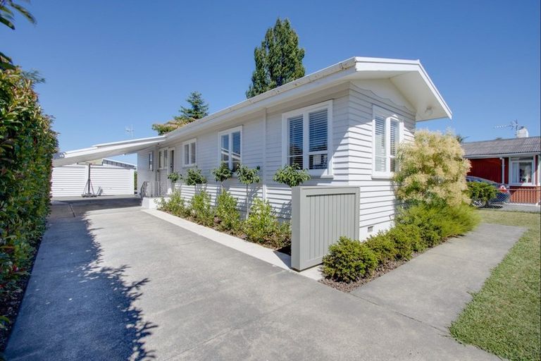 Photo of property in 12 Upham Street, Havelock North, 4130