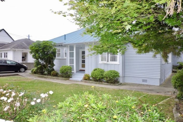 Photo of property in 5 Rumgay Street, Fairfield, Lower Hutt, 5011