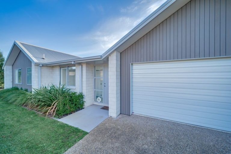Photo of property in 17 Simms Close, Pyes Pa, Tauranga, 3112