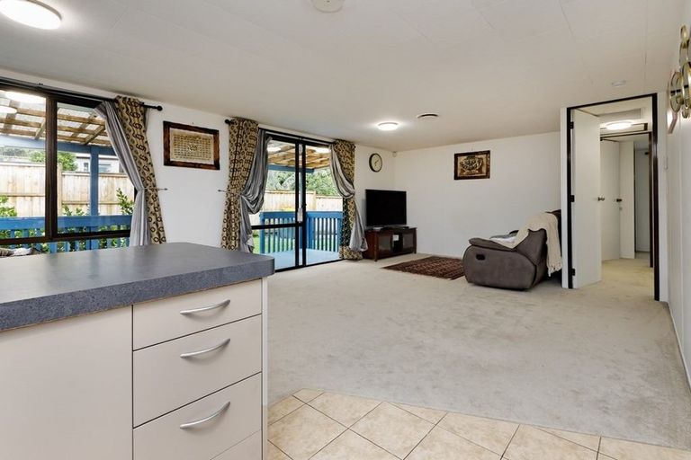 Photo of property in 17 Rehia Road, Massey, Auckland, 0614