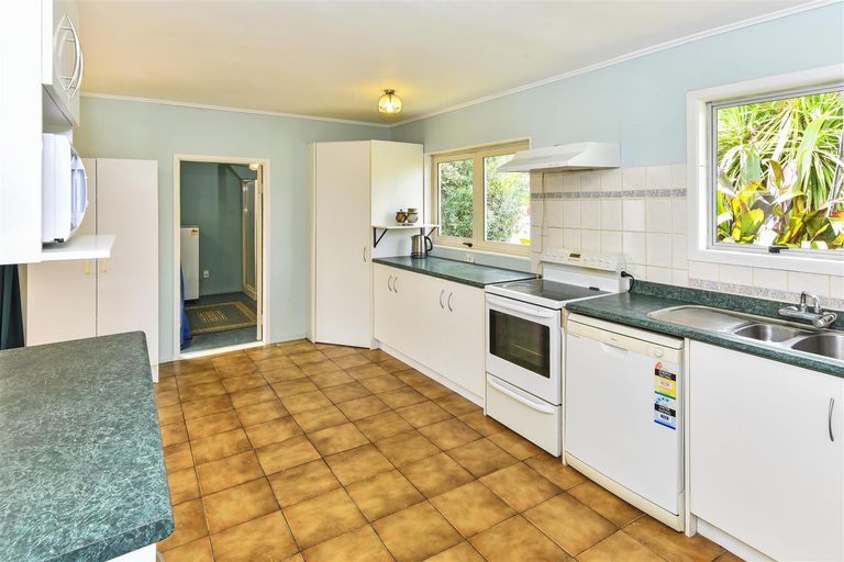 Photo of property in 3 Maraetai Place, Port Waikato, Tuakau, 2695