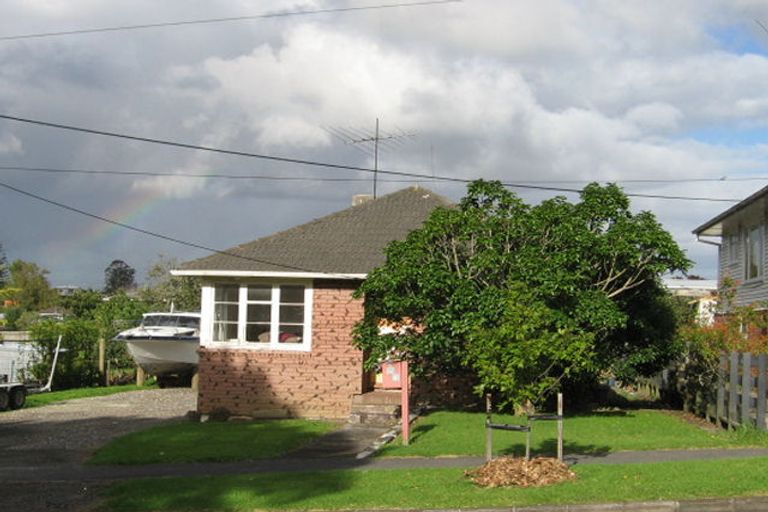 Photo of property in 28 Matipo Road, Te Atatu Peninsula, Auckland, 0610