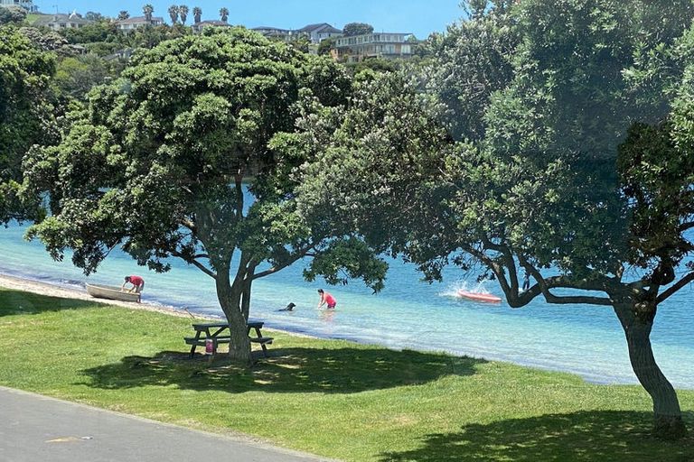 Photo of property in 18 Matakatia Parade, Matakatia, Whangaparaoa, 0930