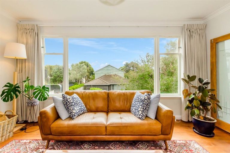 Photo of property in 131 Renown Road, Raumati South, Paraparaumu, 5032