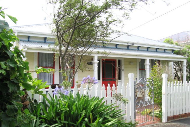Photo of property in 12 Seine Street, Island Bay, Wellington, 6023