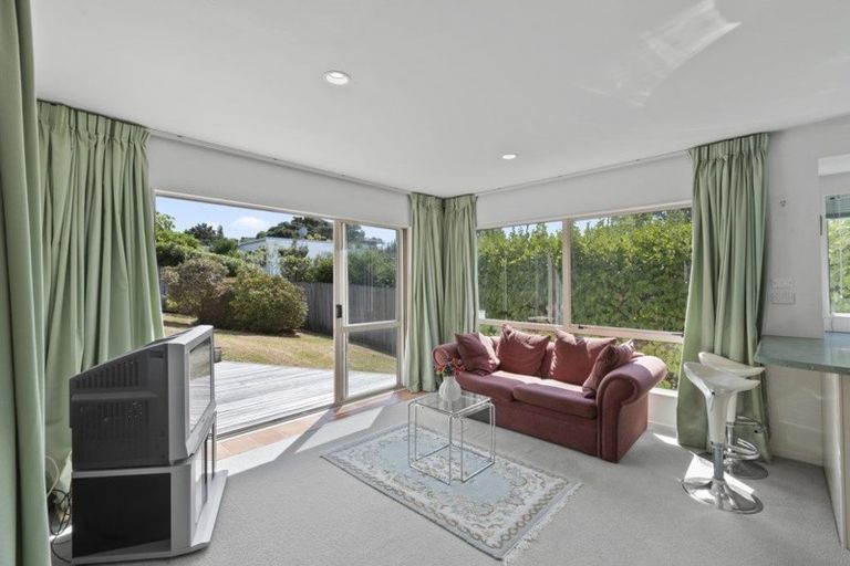 Photo of property in 2/17 Bevyn Street, Castor Bay, Auckland, 0620