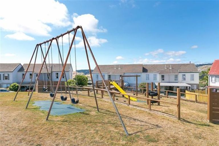 Photo of property in 68 Cunliffe Street, Churton Park, Wellington, 6037