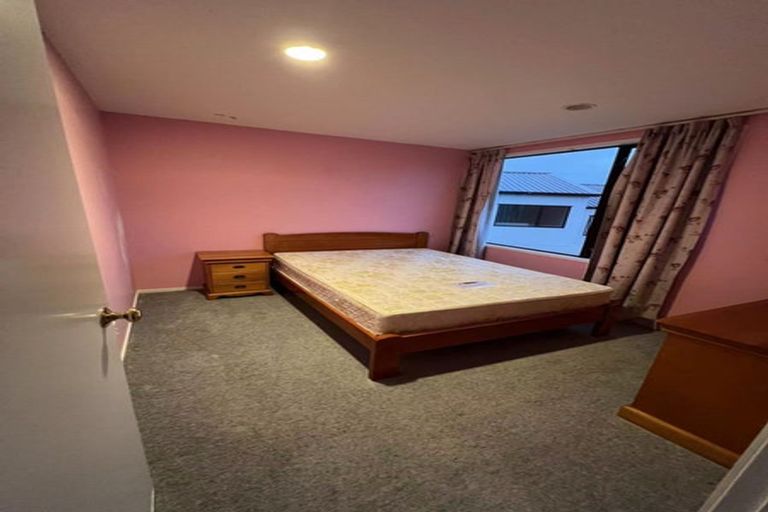 Photo of property in 10 Orinda Close, Botany Downs, Auckland, 2010