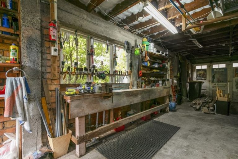 Photo of property in 32 Woodward Avenue, Mangere Bridge, Auckland, 2022