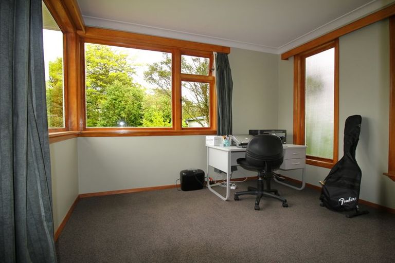 Photo of property in 8 Winston Avenue, Hokowhitu, Palmerston North, 4410
