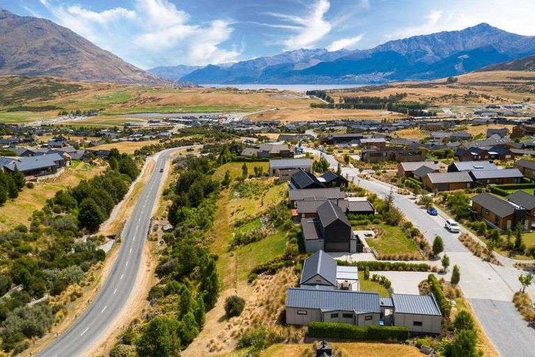 Photo of property in 28 Mckellar Drive, Jacks Point, Queenstown, 9371