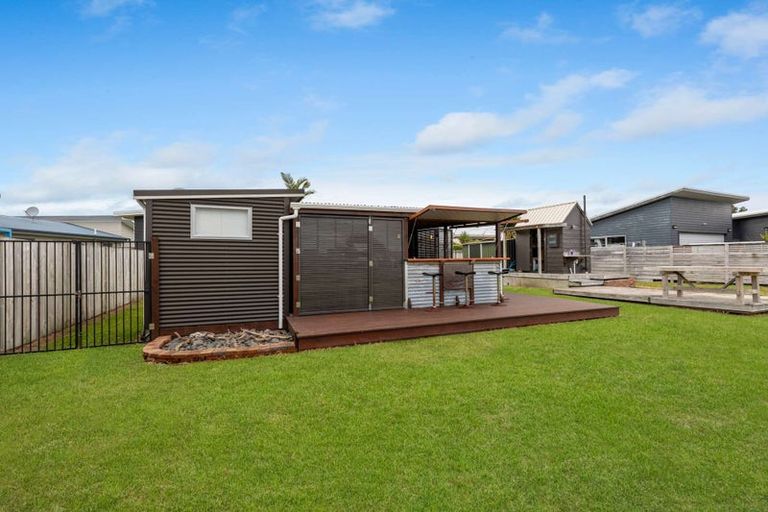 Photo of property in 102 Mahoe Place, Matarangi, Whitianga, 3592