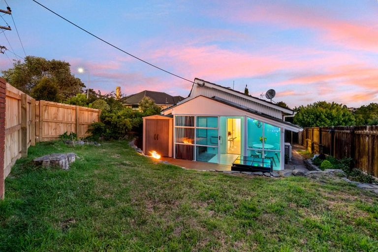 Photo of property in 1/2 Roberts Road, Glenfield, Auckland, 0629