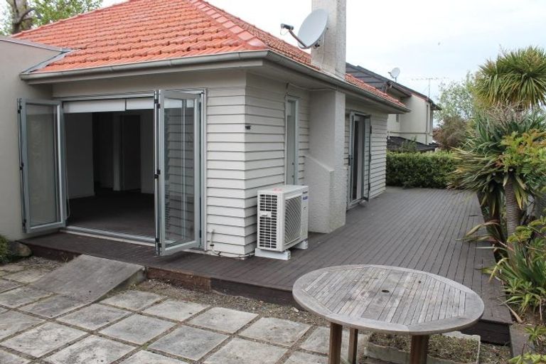 Photo of property in 92 Shakespeare Road, Milford, Auckland, 0620