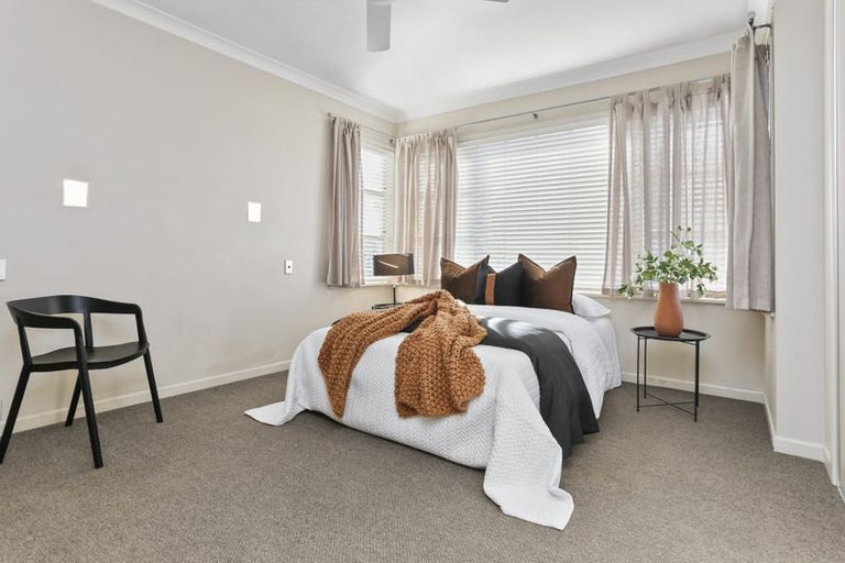 Photo of property in 213 Te Atatu Road, Te Atatu South, Auckland, 0610