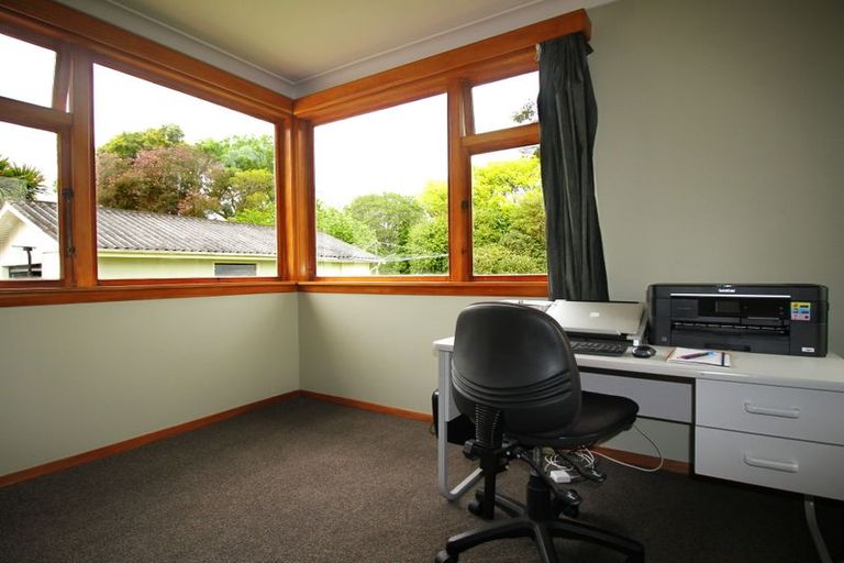 Photo of property in 8 Winston Avenue, Hokowhitu, Palmerston North, 4410