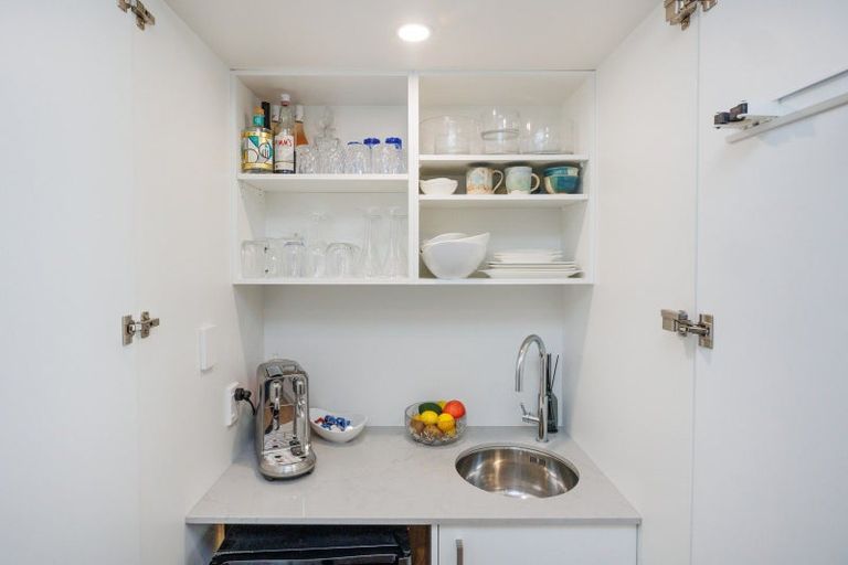 Photo of property in 37 Parkland Crescent, Terrace End, Palmerston North, 4410