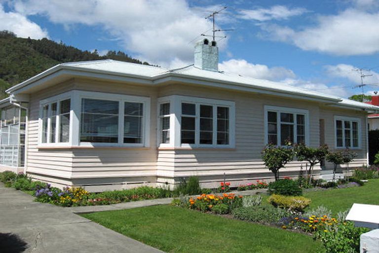 Photo of property in 79 Tipahi Street, Nelson South, Nelson, 7010
