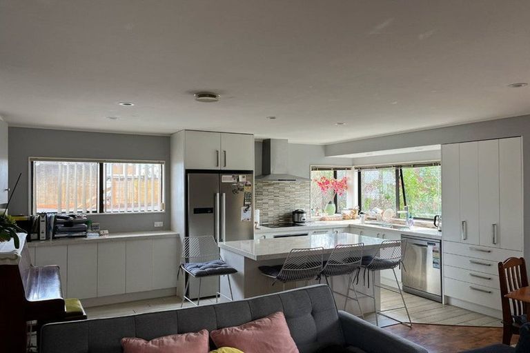 Photo of property in 76a View Road, Henderson, Auckland, 0612