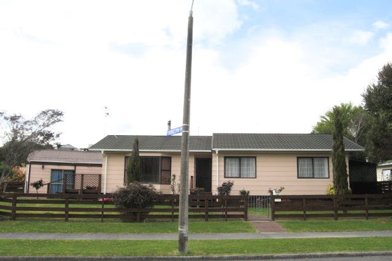 Photo of property in 50 Aquarius Drive, Kawaha Point, Rotorua, 3010