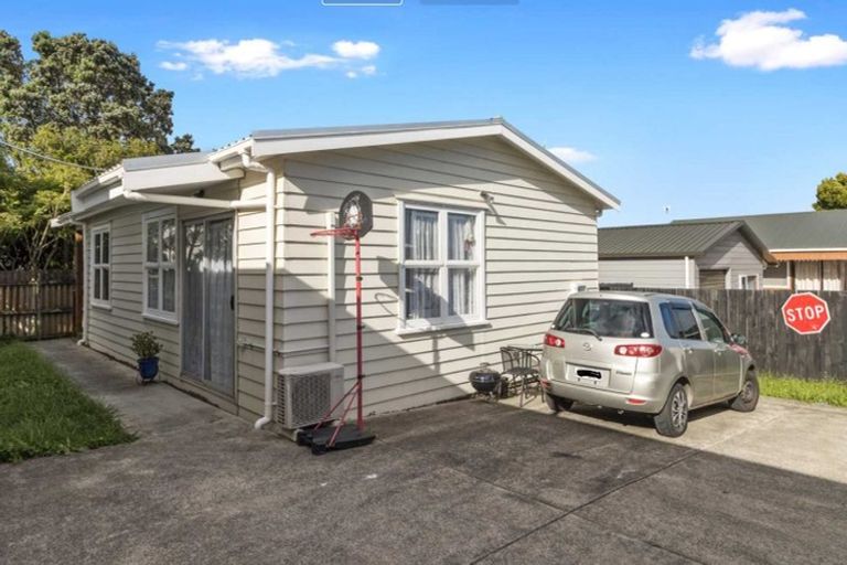 Photo of property in 106a Woodglen Road, Glen Eden, Auckland, 0602
