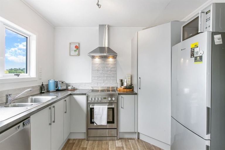 Photo of property in 2/34 Lambrown Drive, Totara Vale, Auckland, 0629