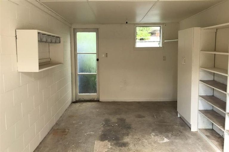 Photo of property in 2/23 Beach Road, Pahurehure, Papakura, 2113