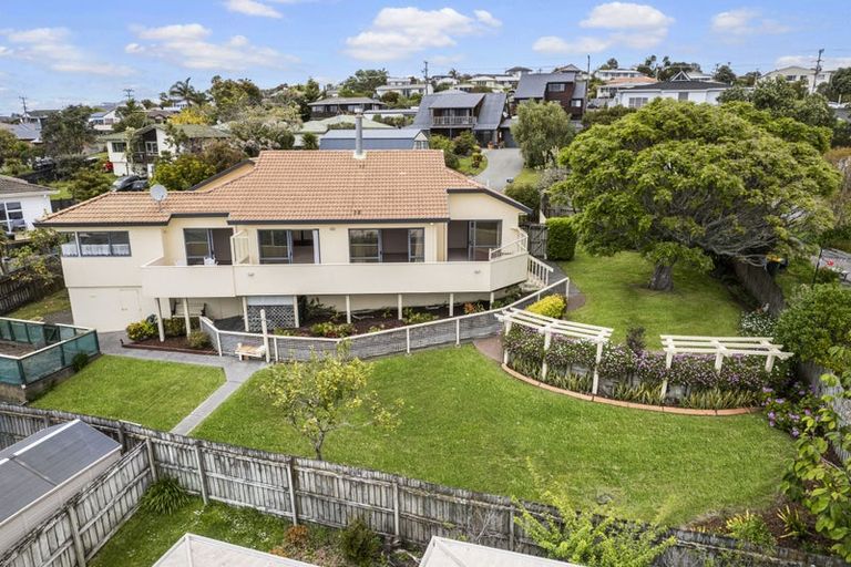Photo of property in 17 Charlotte Street, Stanmore Bay, Whangaparaoa, 0932