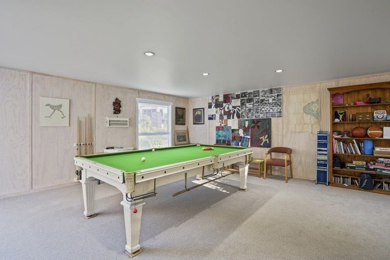 Photo of property in 1 Kawaroa Close, New Plymouth, 4310