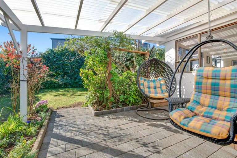 Photo of property in 5 Edgewater Grove, Orewa, 0931