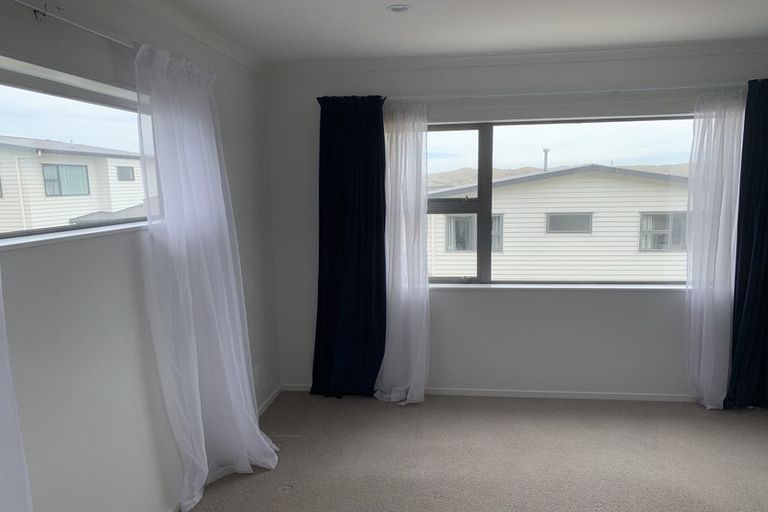 Photo of property in 5b Sandino Place, Grenada Village, Wellington, 6037