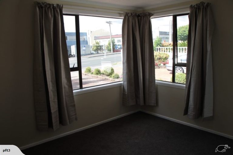 Photo of property in 4112 Great North Road, Glen Eden, Auckland, 0602