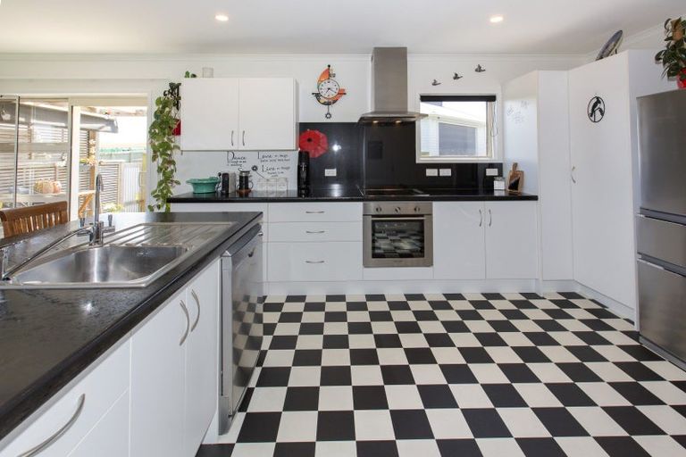 Photo of property in 3 Tua Tua Place, Baylys Beach, Dargaville, 0377