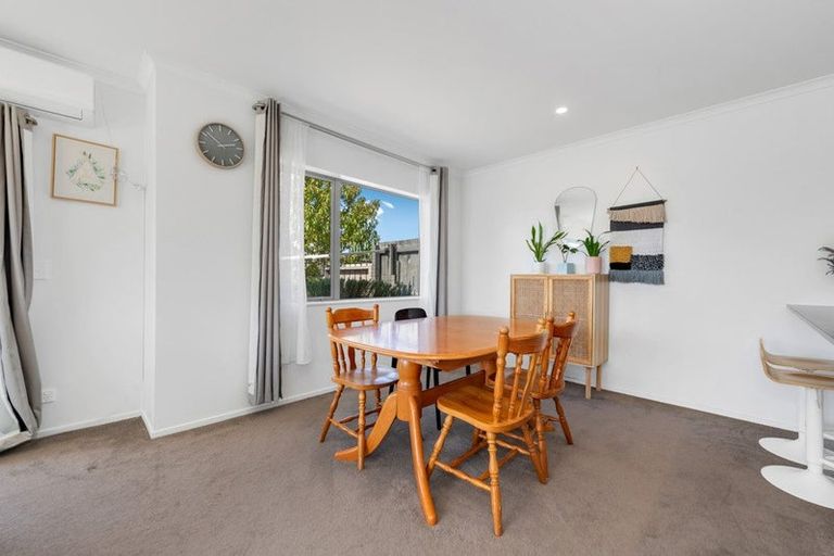 Photo of property in 9 Whareatua Avenue, Takanini, 2112