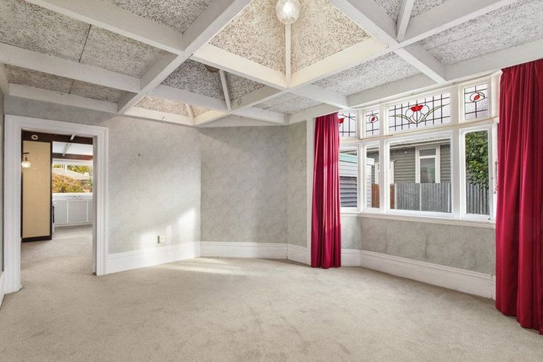 Photo of property in 18 Sandwich Road, Beckenham, Christchurch, 8023