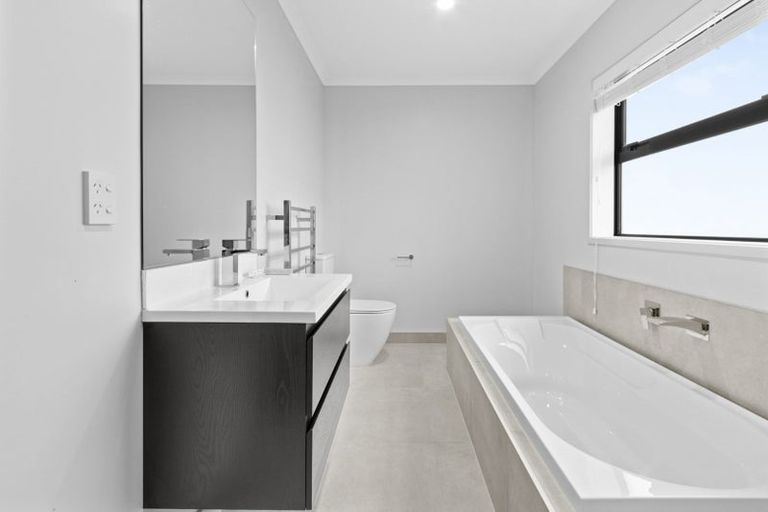 Photo of property in Tapuae, 5 Washer Road, Omata, New Plymouth, 4374