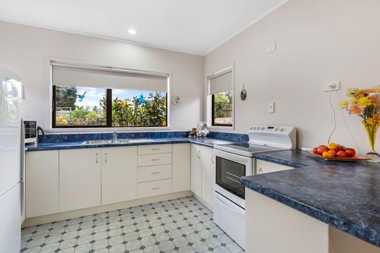 Photo of property in 96a Collingwood Road, Waiuku, 2123