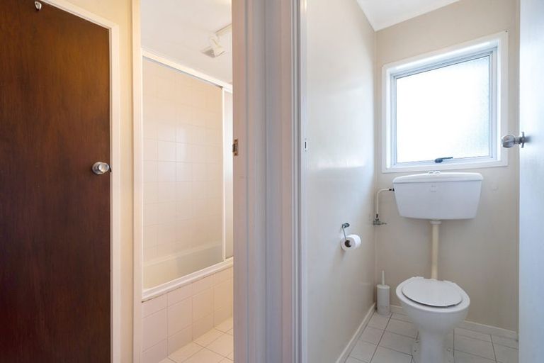 Photo of property in 1/28 Taipari Road, Te Atatu Peninsula, Auckland, 0610